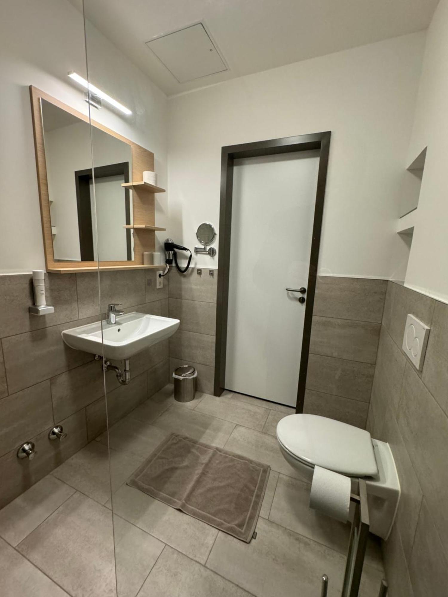 Fair N Square Hotel 24 Stunden Self-Check In Darmstadt Extérieur photo